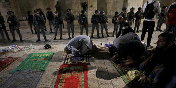 Sionistlərin Əl-Əqsa məscidinə hücum etdi: 2 şəhid, 205 yaralı – Video