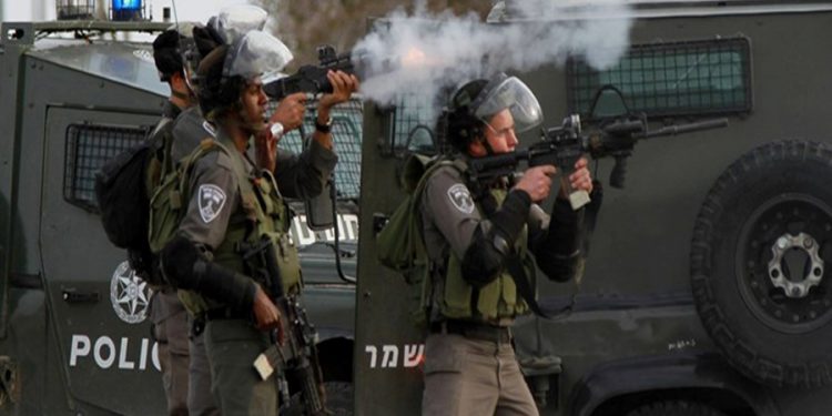 Sionist hərbçilər iki gənc fələstinlini hədəfə alıblar – Video