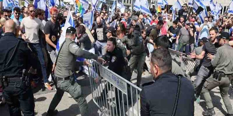 Minlərlə sionist Məhkəmə İslahatlarına qarşı olan etirazlarda küçələri bağlayıblar