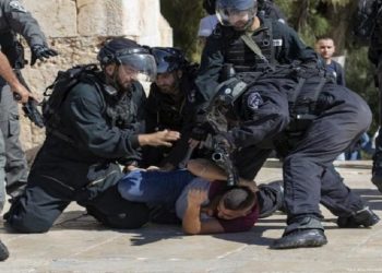 İşğalçı qüvvələrin Məscidul-Əqsanın qarşısında iki gəncə hücumu