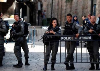 Yüzlərlə köçkünün Əl-Əqsa məscidinə hücumu