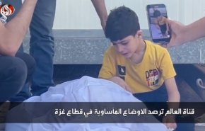 Qəzzədən ürəkağrıdıcı səhnələr; atasının cənazəsini buraxmayan uşaq