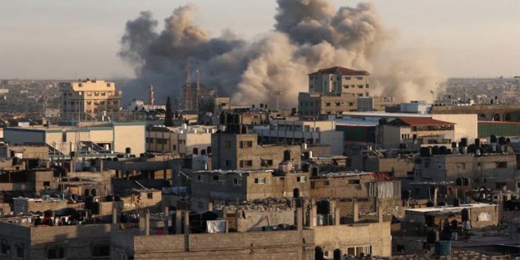 Qəzzədəki Əl-Bərraq məktəbinin dağıntıları altından 50 şəhidin cənazəsi çıxarılıb