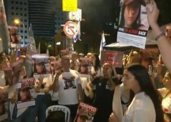 Sionist əsirlərinin ailələri Tel-Əvivdə nümayiş keçiriblər