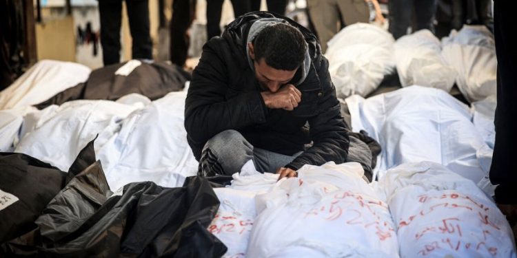 BMT: İsrail müharibəsi başlayan vaxtdan bəri, Qəzzədə 10 mindən çox qadın öldürülüb