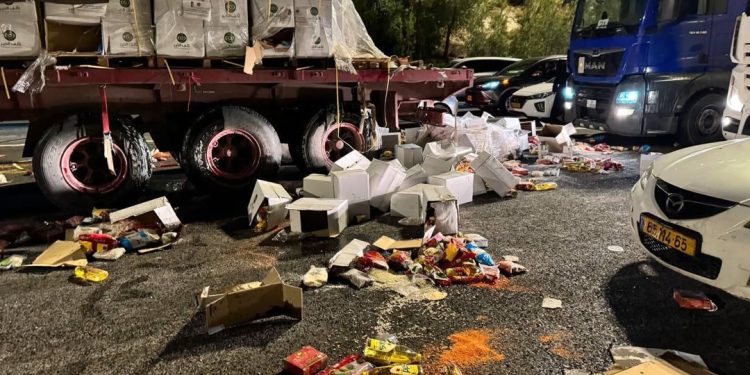 Sionist köçkünlər yenə də Qəzzə xalqına olunan humanitar yardımlara hücum ediblər