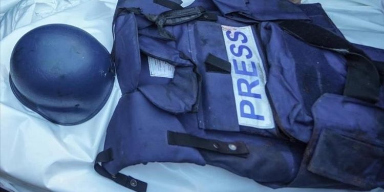 İsrail ordusu fələstinli bir jurnalisti, onun həyat yoldaşı və iki uşağını şəhid edib