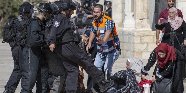 İsrail hərbiçiləri fələstinli bir ananın hamiləliyinin sonlanmasına səbəb olublar