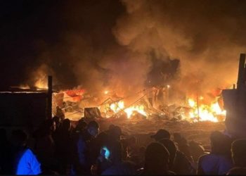 İsrail rejimi fələstinli köçkünləri çadırlarında diri-diri yandırıb