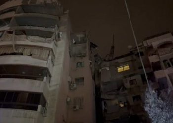 Sionist rejiminin Beyrutun Zahiye bölgəsindəki bir binaya hava hücumu.