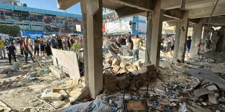 Qəzzədə bir məktəbdə müdafiəsiz qaçqınların qətliamı