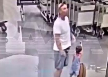 İsrailli vəhşi Moskva hava limanında uşağa hücum edib