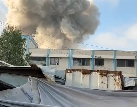 Sionist rejimin hava hücumu Xan Yunisin qərbində yerləşən evi hədəfə aldı: Nasser xəstəxanası və köçkün ailələrin sığınacaqları zərər gördü