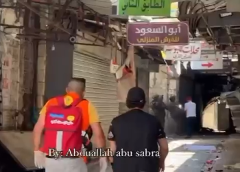 Nəblusun Köhnə Şəhərində silahsız gəncə işğalçı əsgərlərin atəş açdığı an sənədləşdirildi