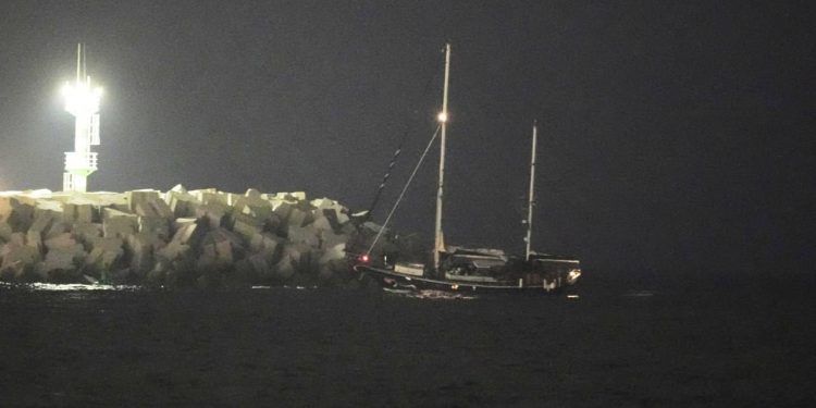 “Azadlıq Donanması”na məxsus “Madleen” yaxtası sionist rejim tərəfindən Aşdod limanına aparılıb, üzvlər bu gün Avropaya deportasiya olunacaq