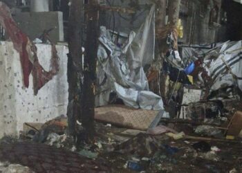 Qəzzə zolağında məcburi köçkünlərin olduğu məktəb binasının bombalanması