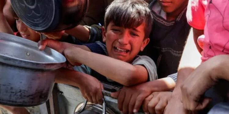 İngilis həkim: İsrail hərbiçiləri qəsdən qəzzəli uşaqları “bir oyun kimi” öldürürlər