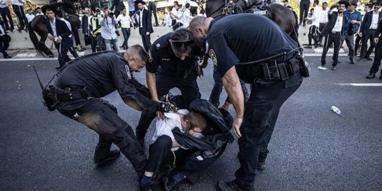 İsrail rejimi polisinin Qəzzədəki soyqırıma etiraz edənlərlə toqquşması